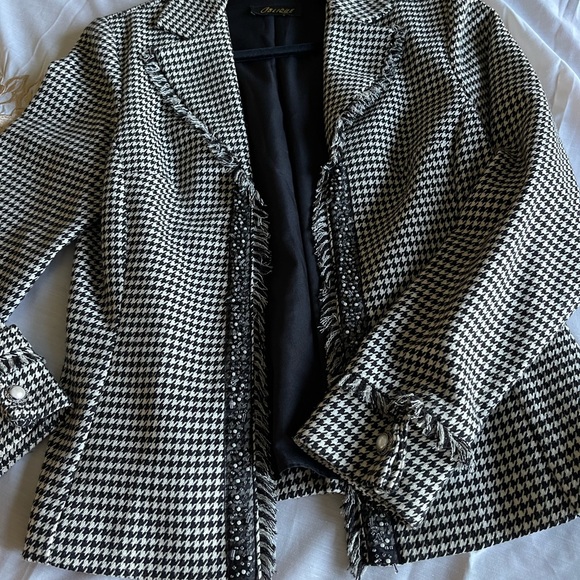 Houndstooth blazer with beads and pearl buttons - Picture 12 of 15